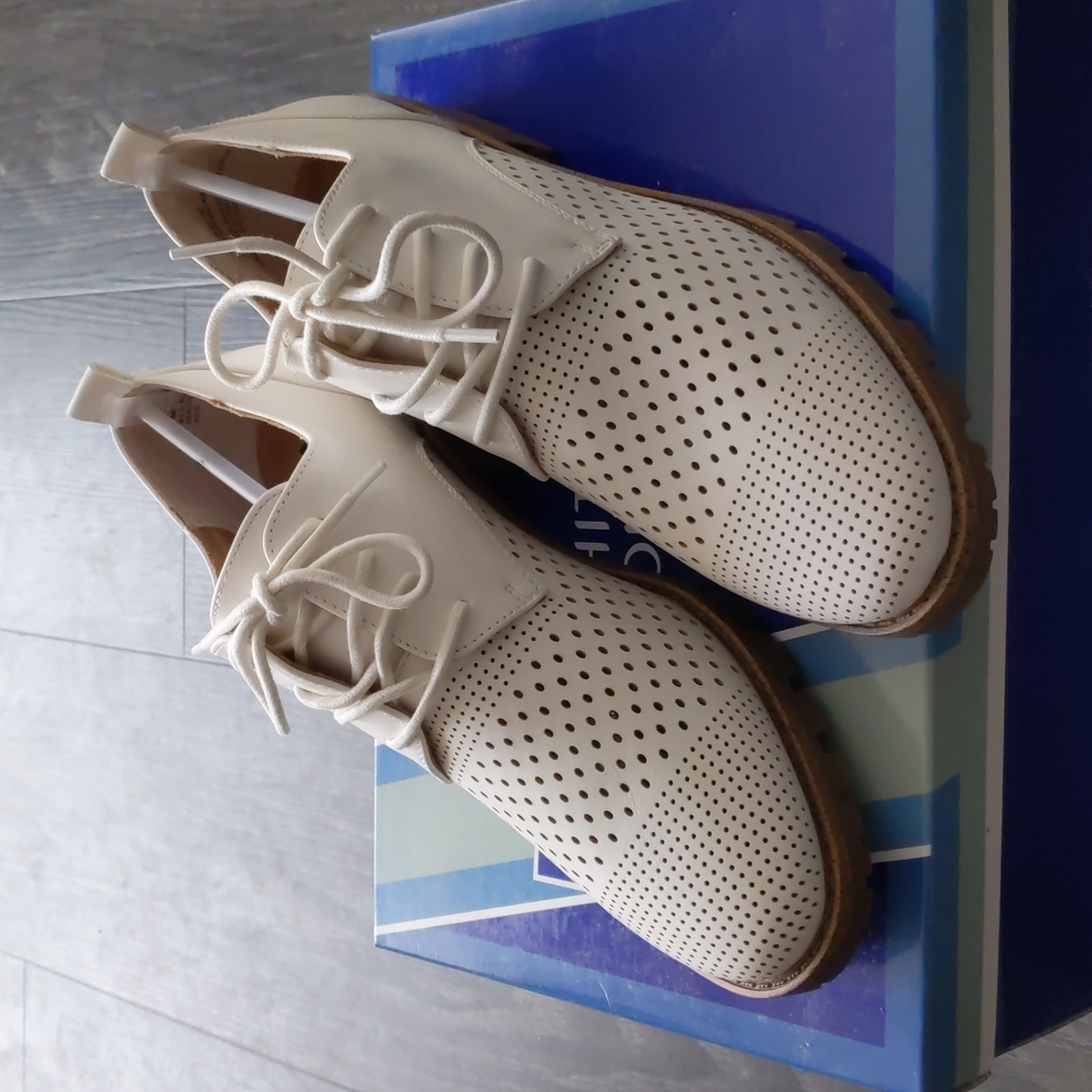NWT White Mountain Dream On Oxford Shoe